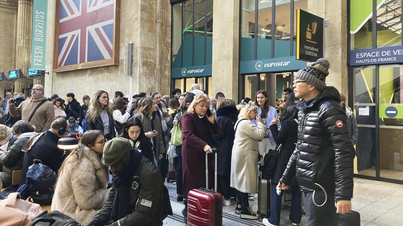 Hidden WWII Bomb Found in Paris Station
