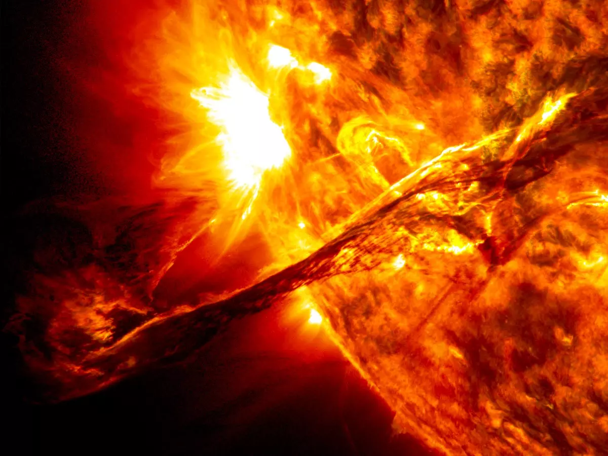 Solar Storm Causes Global Blackouts – What You Need to Know