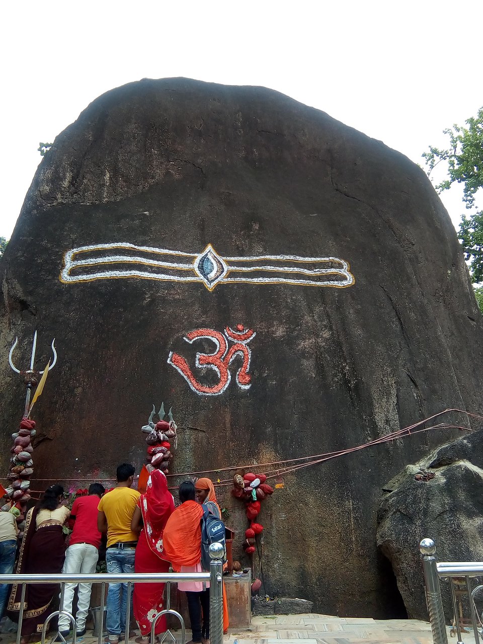 Bhuteshwar Temple, Chhattisgarh – The Bleeding Shivling and Its Hidden Secrets